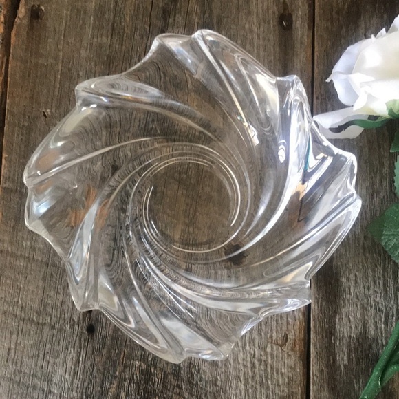 Claire Burke Swirl Cut Crystal Bowl - Picture 4 of 4
